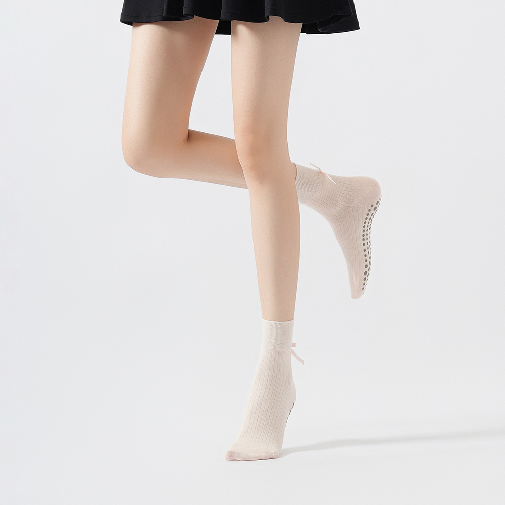 かわいいリボン付きヨガソックス、女の子向けスイートトレンドピ - Pilates & Yoga Unleashed Studio Tuckahoe のレビューと価格